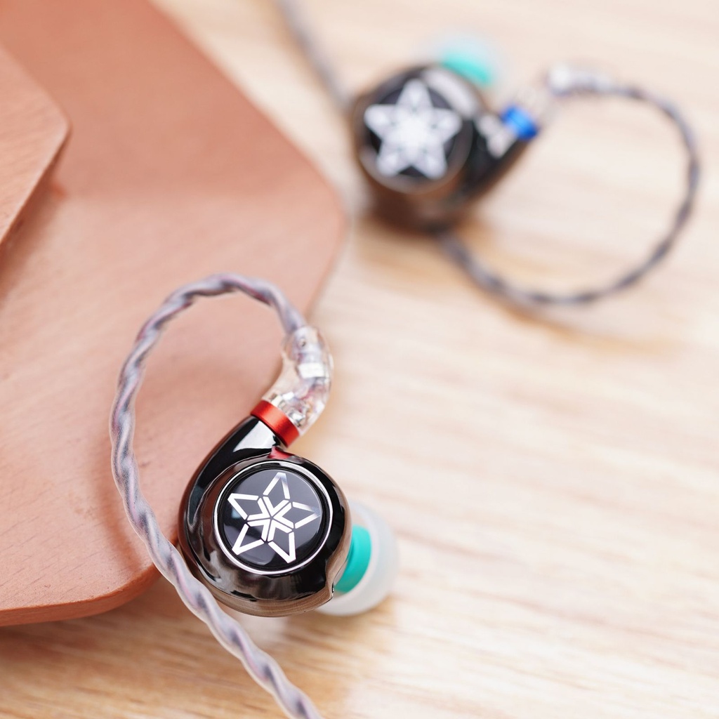 FiiO FH11 – IEM híbrido 1DD + 1BA (2-pin 0.78 mm, jack 3,5 mm)