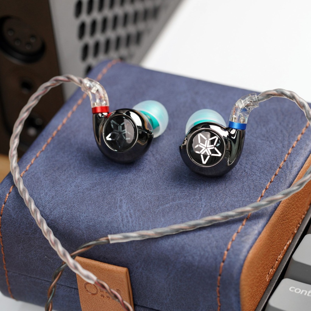 FiiO FH11 – IEM híbrido 1DD + 1BA (2-pin 0.78 mm, jack 3,5 mm)