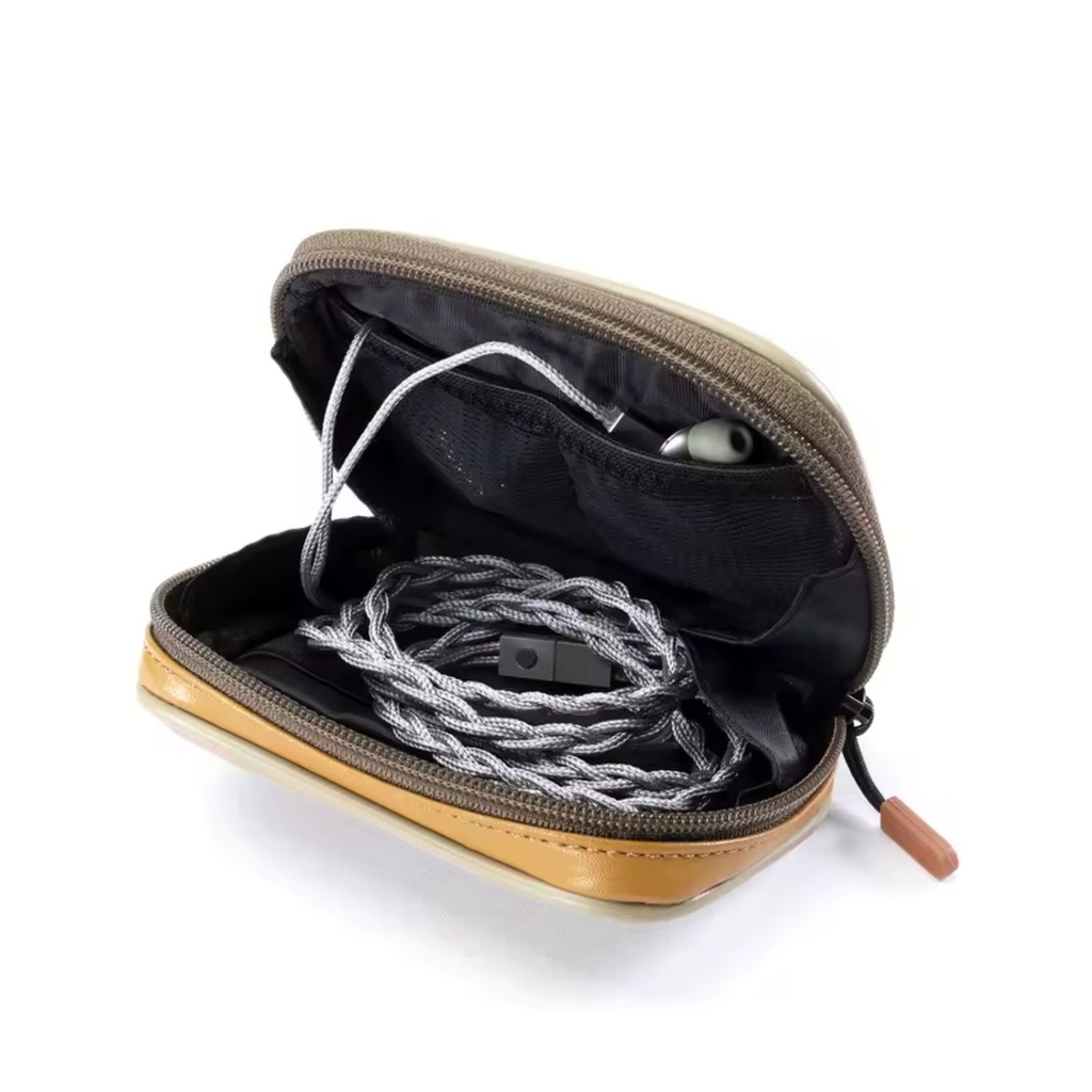ddHiFi CZ120 — Estuche retro “cassette” para IEM/earbuds, cables y dongles (microfibra + cuero, cremallera YKK)