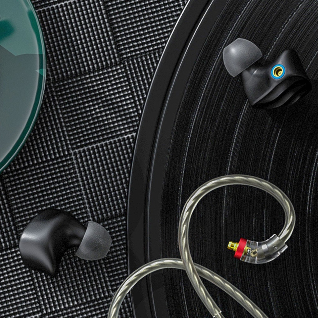 FiiO FH3 — IEM híbrido 1DD (10 mm berilio-plated) + 2× Knowles BA, MMCX y jack 3,5 mm.