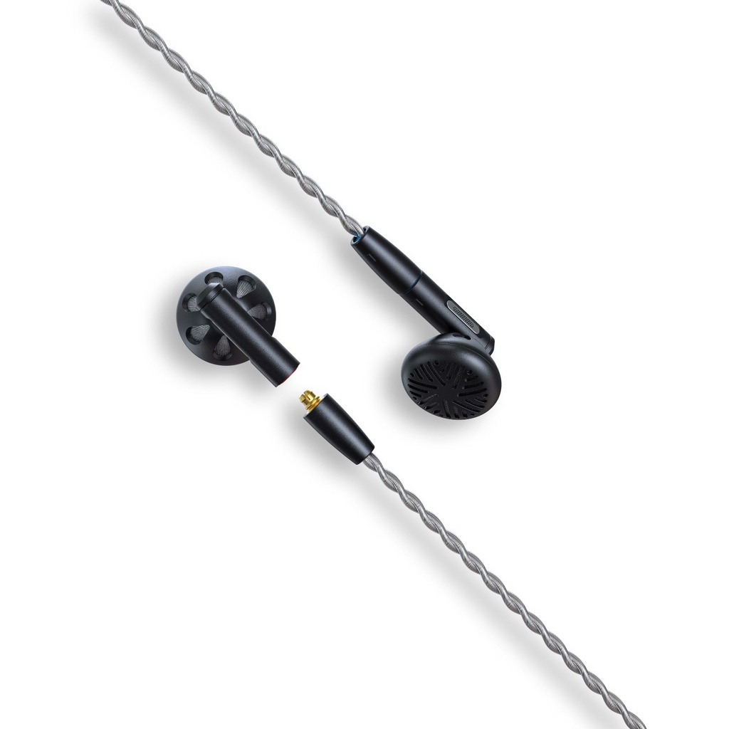 FiiO FF5 — earbuds con driver dinámico 14,2 mm (diafragma carbono + junta PU), MMCX, plugs 3,5 / 4,4 mm intercambiables.