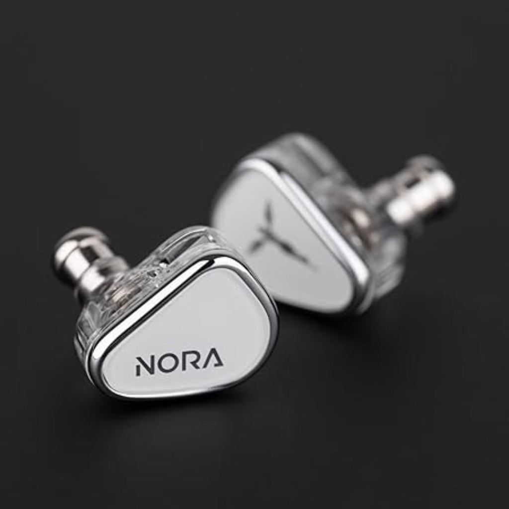 TANCHJIM Nora — IEM 1× dinámico DMT5 (dual-magnetic, dual-cavity) · 0,78 mm 2-pin · plugs 3,5 / 4,4 mm intercambiables.
