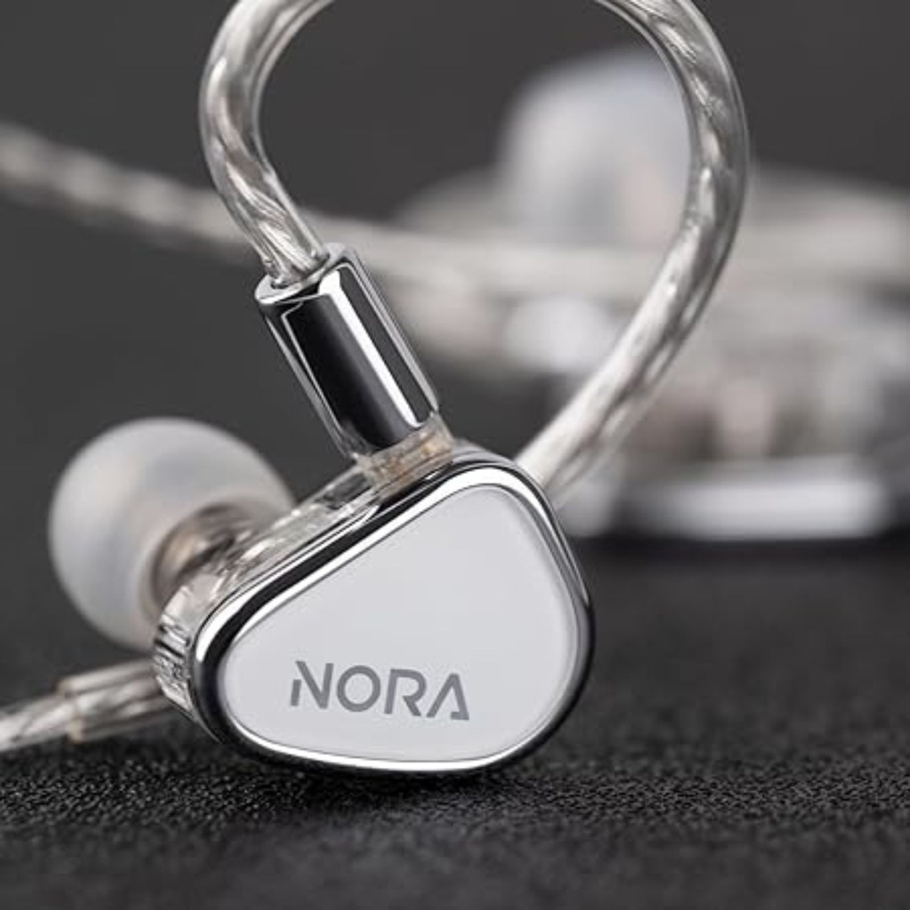 TANCHJIM Nora — IEM 1× dinámico DMT5 (dual-magnetic, dual-cavity) · 0,78 mm 2-pin · plugs 3,5 / 4,4 mm intercambiables.