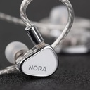 TANCHJIM Nora — IEM 1× dinámico DMT5 (dual-magnetic, dual-cavity) · 0,78 mm 2-pin · plugs 3,5 / 4,4 mm intercambiables.