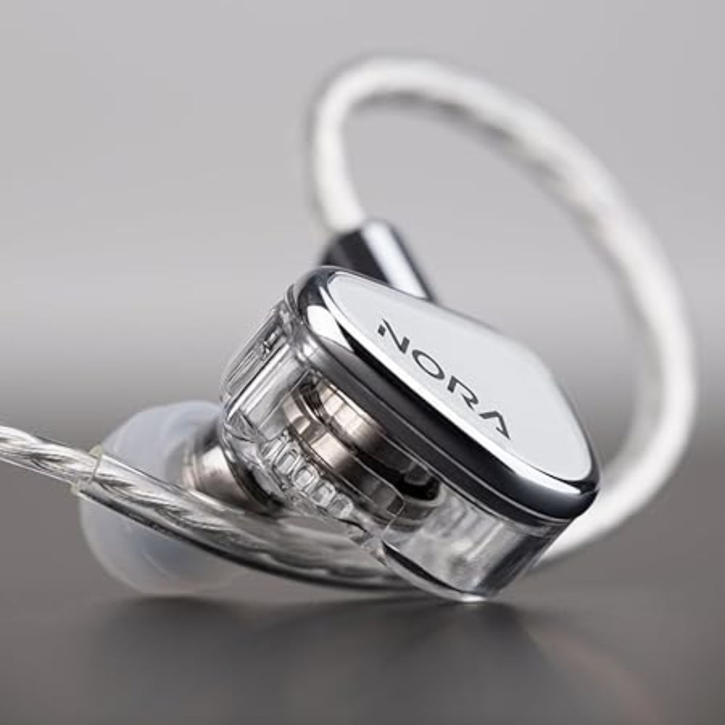 TANCHJIM Nora — IEM 1× dinámico DMT5 (dual-magnetic, dual-cavity) · 0,78 mm 2-pin · plugs 3,5 / 4,4 mm intercambiables.