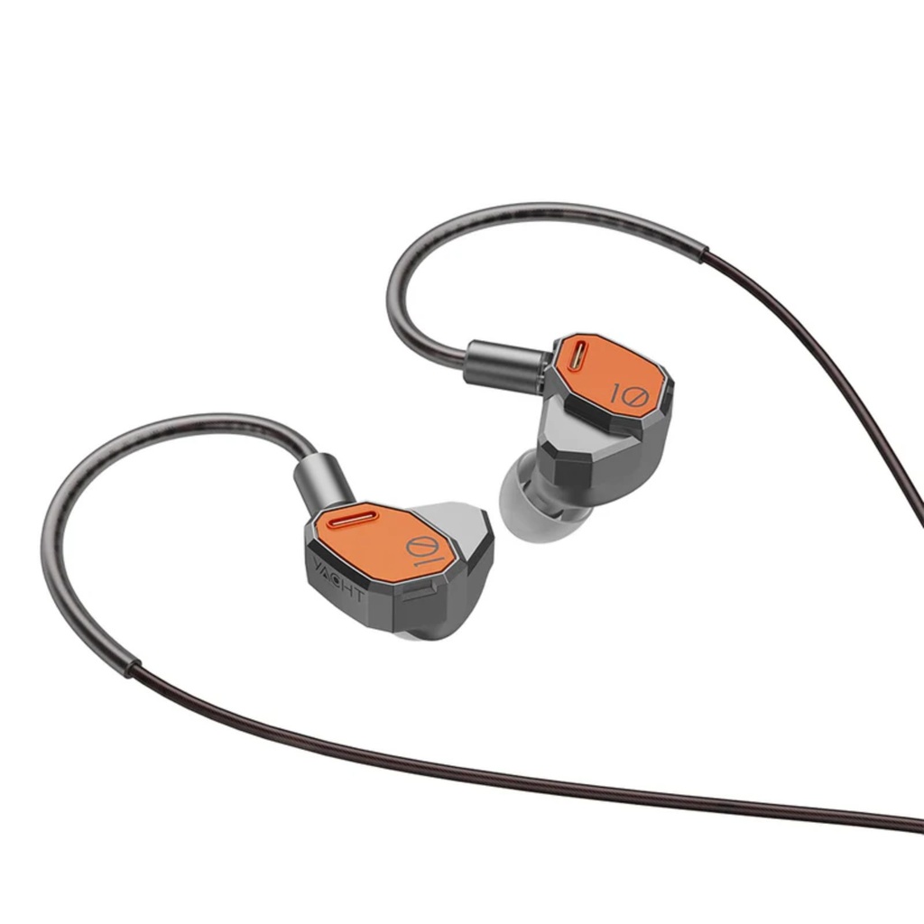 HiBy Yacht10 — IEM dinámico 10 mm (cúpula magnesio-aluminio de baja distorsión) · 0,78 mm 2-pin · cable PCOCC 1,25 m → 3,5 mm.