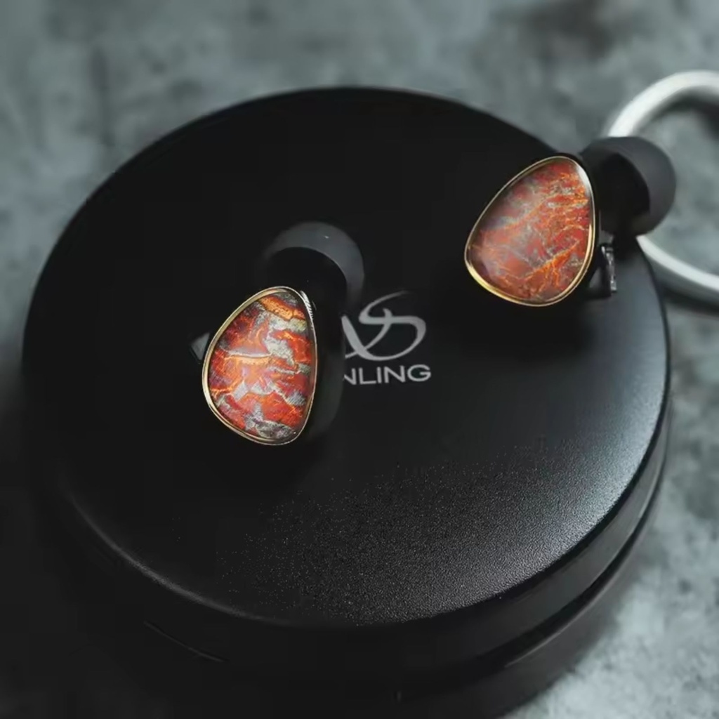 Shanling TINO — IEM de dos drivers dinámicos (10 mm LCP + 8 mm DLC) · conector 0,78 mm 2-pin · plug 3,5 mm SE (opcional 4,4 mm balanceado / USB-C adaptador).
