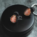 Shanling TINO — IEM de dos drivers dinámicos (10 mm LCP + 8 mm DLC) · conector 0,78 mm 2-pin · plug 3,5 mm SE (opcional 4,4 mm balanceado / USB-C adaptador).