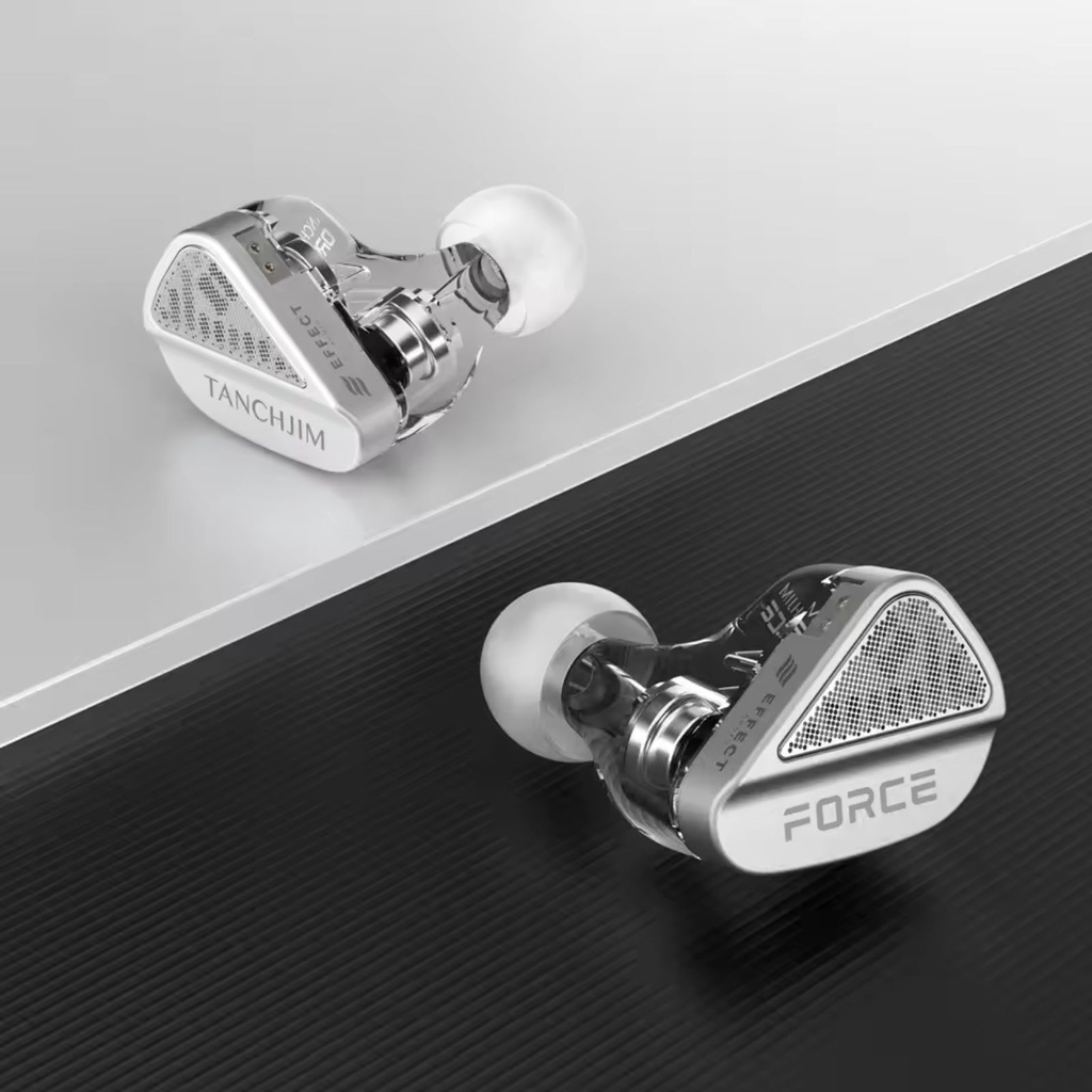 TANCHJIM x Effect Audio FORCE — IEM dual Dynamic Driver (10 mm + 8,2 mm) · tecnología DMT4 Ultra · crossover HPFD-SEF de segmentación precisa · 0,78 mm 2-pin (compatible 4-pin) · cable Effect Audio UP-OCC plateado con plugs 3,5 mm / 4,4 mm / USB-C (DSP).