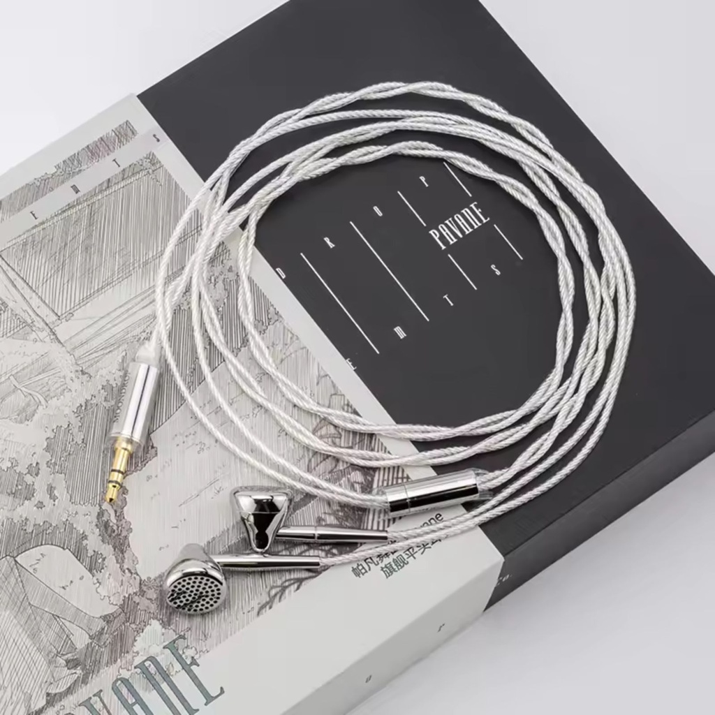 MOONDROP PAVANE — earbuds flat-head (abiertos) con driver dinámico 13,5 mm “external-magnetic long-stroke” · diafragma DLC composite (3ª gen) · cuerpo acero inoxidable · cable fijo con plugs 3,5 mm SE / 4,4 mm balanceado.
