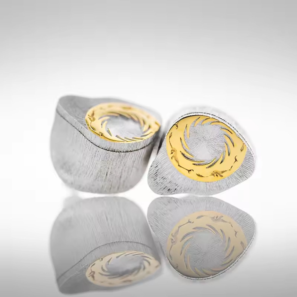 MOONDROP SOLIS II — IEM trihíbrido 2 Dynamic (10 mm) + 2 Balanced Armature + 4 EST · crossover de 3 vías · cavidad plata 925 con detalles 24K · 0,78 mm 2-pin · plug 3,5 mm SE (cable PURE6).