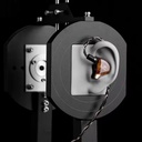 SHANLING MAJESTIC — IEM trihíbrido 12 drivers: 2 Dynamic (10 mm, liquid silicone) + 6 Balanced Armature + 4 EST Sonion · crossover de 4 vías · doble micro-switch (refuerzo de grave y activación EST) · 0,78 mm 2-pin · cable 8 hebras Litz SPC (18-core) 4,4 mm balanceado · shell de resina médica con faceplate de madera (rosewood) y detalles dorados.