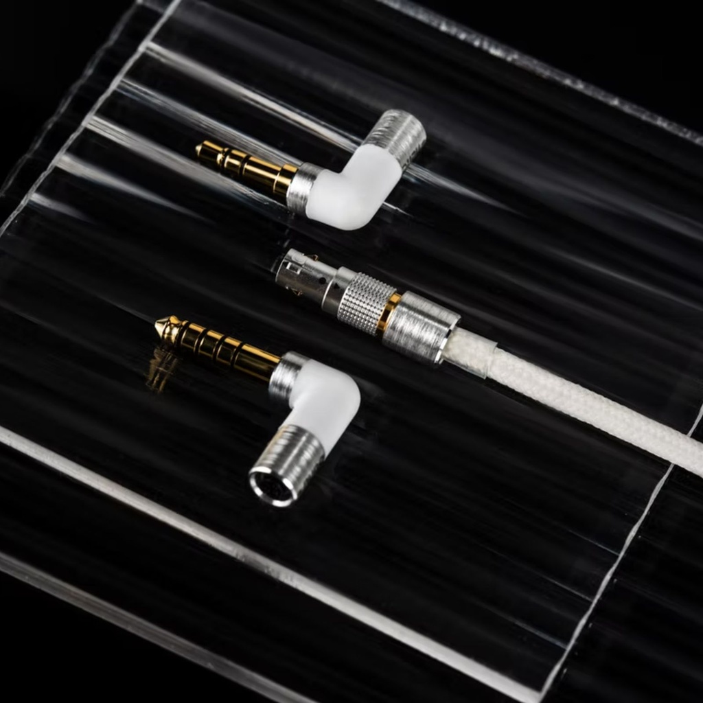 DUNU Glacier — IEM trihíbrido de 9 drivers: 1 Dynamic + 4 Balanced Armature + 4 EST · crossover de 4 vías · cuerpo en acero inoxidable 904L con recubrimiento DLC · versiones 0,78 mm 2-pin o MMCX · cable flagship con sistema modular Q-LOCK PLUS (3,5 mm / 4,4 mm).
