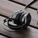 FiiO FT5 — over-ear abierto con driver planar magnético de 90 mm · 36 Ω · 110 dB/Vrms (≈96 dB/mW) · 7–40 kHz · ≈456 g · cable 392 hilos OCC plateado 1,5 m con plugs intercambiables (3,5 / 4,4 mm) + adaptadores 6,35 mm y XLR-4.