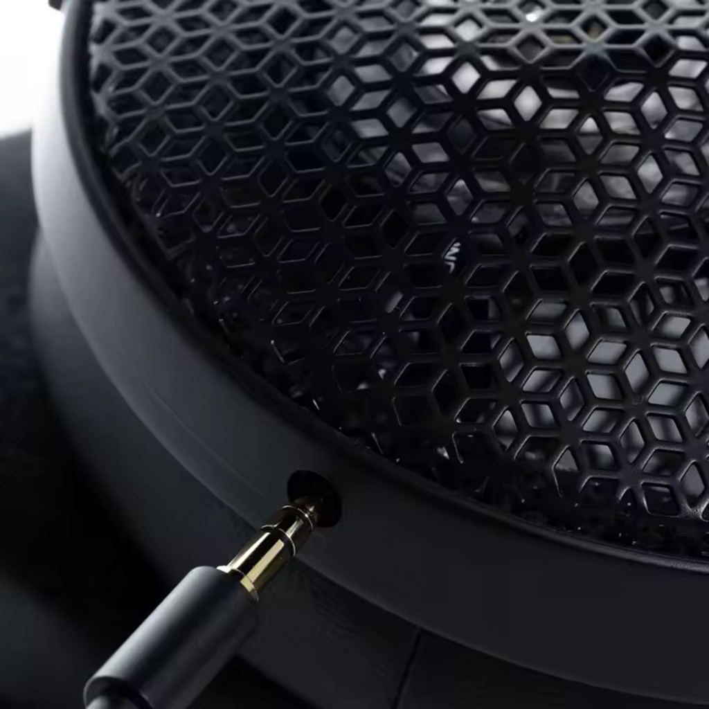 MOONDROP HORIZON — over-ear abierto con driver dinámico 50 mm UHE, 32 Ω, 109 dB/Vrms, 20–34 kHz; conectores dual 3,5 mm en los cascos; cable con puntas 3,5 mm SE y 4,4 mm balanceada.