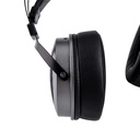 Kiwi Ears Altruva — over-ear abierto con driver dinámico de 50 mm, 32 Ω, 98 dB ±3 dB, 20–40 kHz, cable 3 m con plug 3,5 mm + adaptador 6,35 mm.