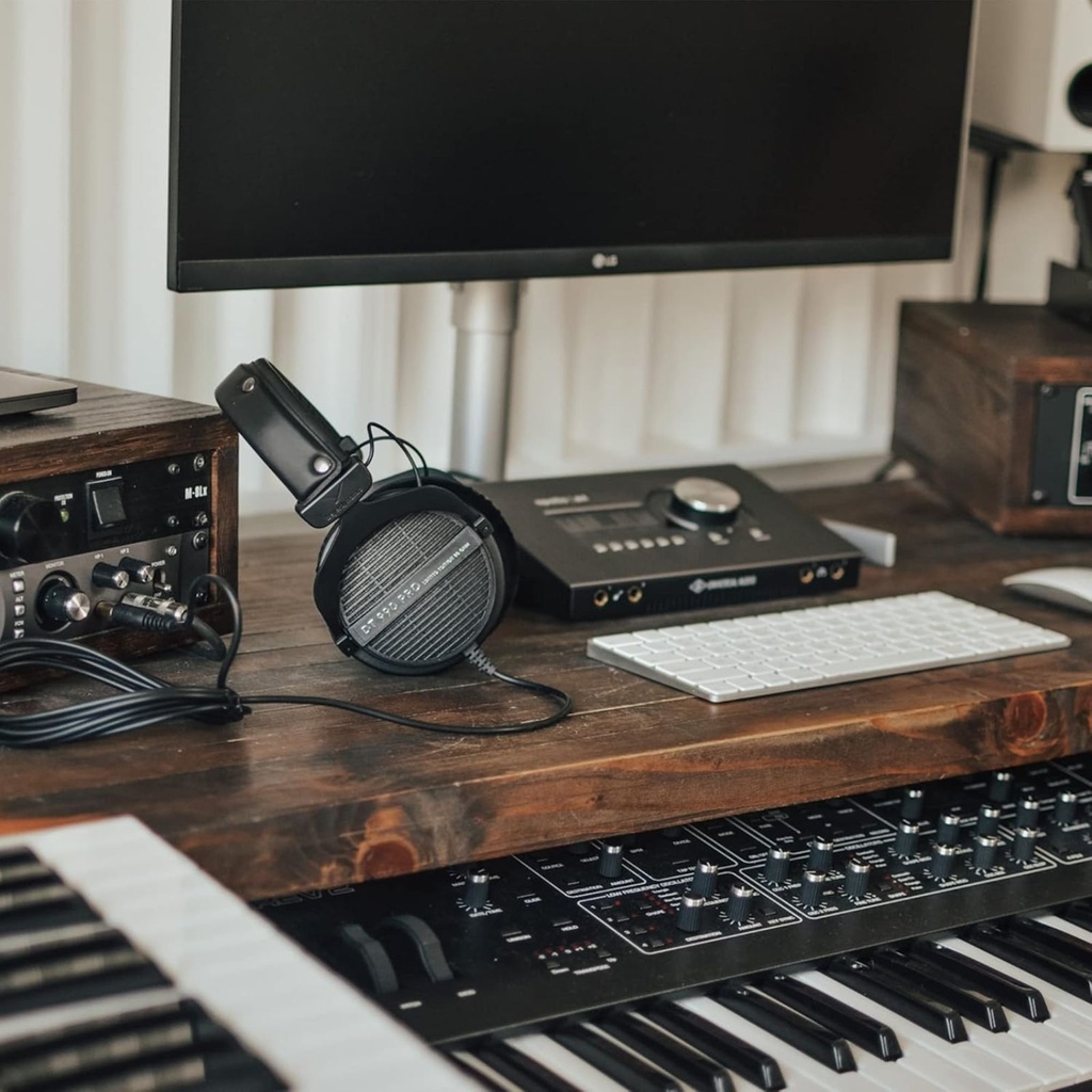 beyerdynamic DT 990 PRO – audífonos open-back de estudio