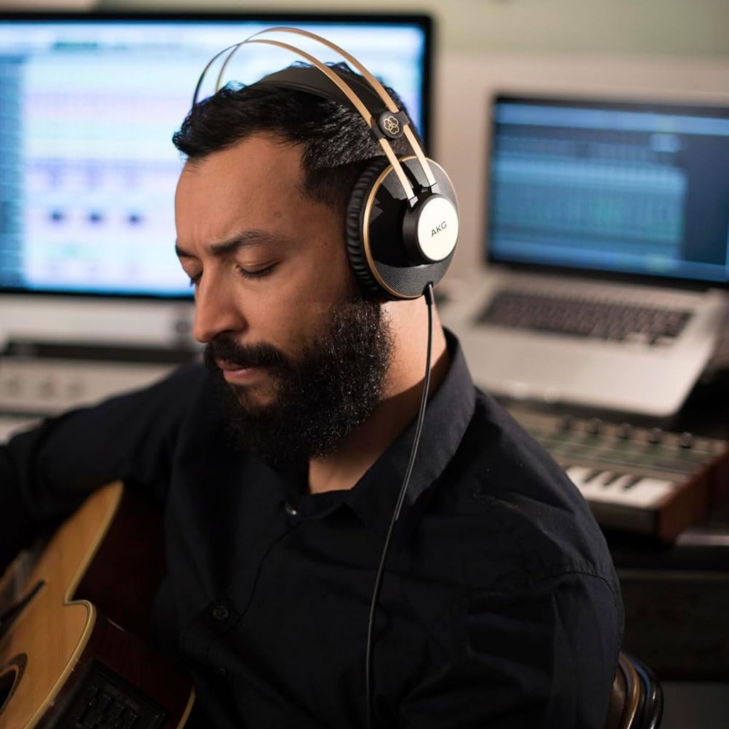 AKG K92 – audífonos cerrados de estudio (40 mm)