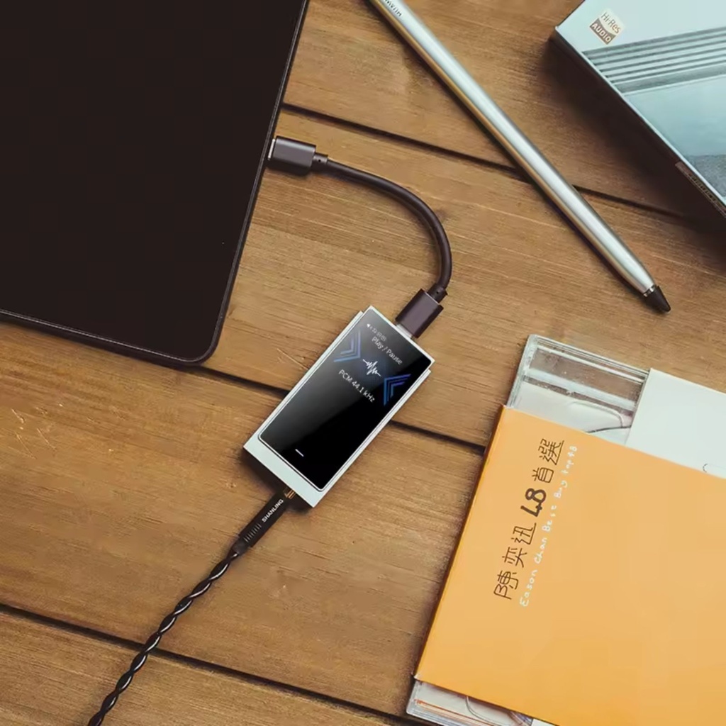 Shanling UA6: Dongle DAC/AMP Flagship | Quad DAC (4 x CS43131) | 361mW Potencia | Sistema de Energía Híbrido | Pantalla OLED 1.3" | Salida 3.5mm y 4.4mm
