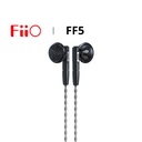 FiiO FF5 — earbuds con driver dinámico 14,2 mm (diafragma carbono + junta PU), MMCX, plugs 3,5 / 4,4 mm intercambiables.