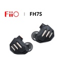 FiiO FH7S — IEM híbrido 1 Dynamic (13,6 mm DLC) + 4 Balanced Armature Knowles · diseño semi-abierto 2ª gen · filtro notch anti-sibilancia · S.Turbo para graves · MMCX · cable 8 hebras (152 hilos) SPC con plugs 3,5/4,4 mm y 3 filtros de afinación